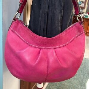 Coach  Soho pleated hobo bag  shoulder bag  Crescent shaped leather pink vintage